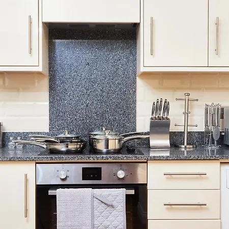 Apartment The Hidden Gem Of Leeds - Parking - Sleeps 4 *