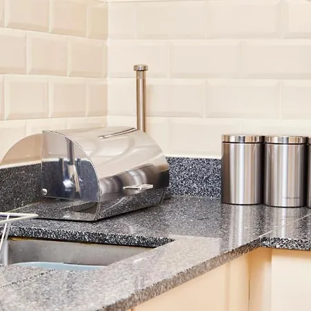 Apartment The Hidden Gem Of Leeds - Parking - Sleeps 4