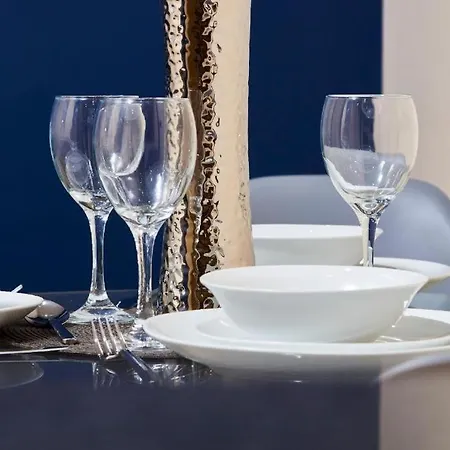The Hidden Gem Of Leeds - Parking - Sleeps 4 Apartment *